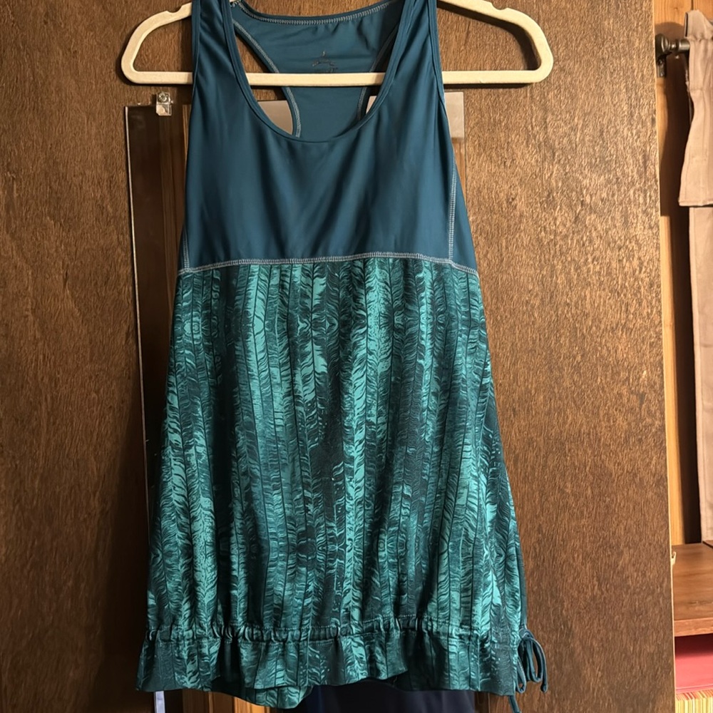 Racerback active top